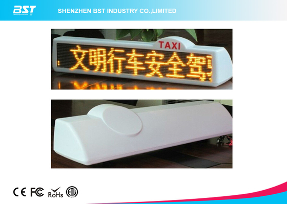 El taxi móvil rojo/del amarillo del mensaje llevó la exhibición, muestras de publicidad del taxi