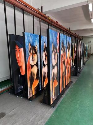 Serie IP ️ Poster LED de interior de 640x1920mm versátil con alta tasa de actualización y control inalámbrico